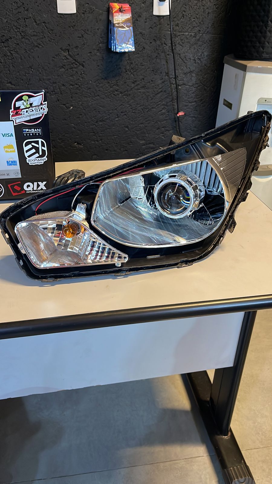 Diferença da iluminação Bi-LED na estrada